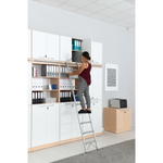 Regalwand mit Leiter, T 48, H 301, 4-reihig – Ahorn Jylland, Türen weiß (Grande 27) - ZEST5337 m 19