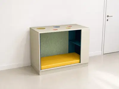 Rückzugsnische zum Liegen mit Regal, 120 x 84 x 60 cm